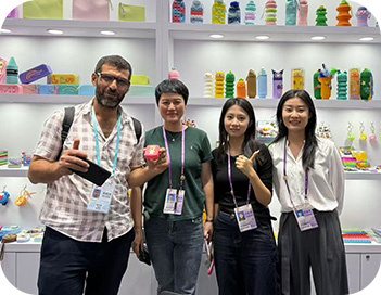 Yiwu Yuefa Artes y Oficios Co., Ltd